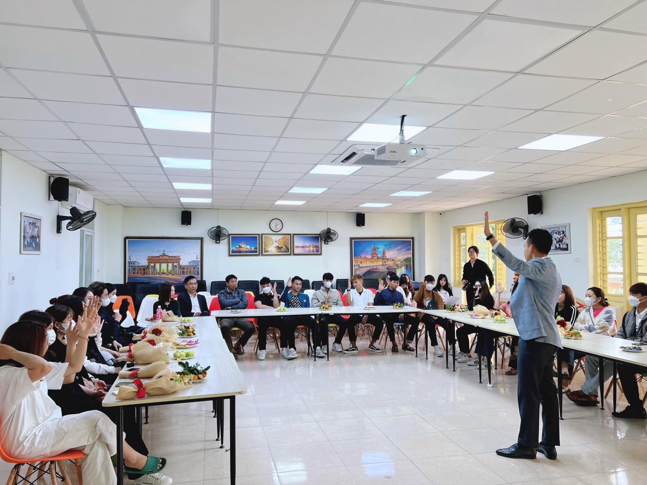Khai giảng cho học viên mới tại Tiên Phong Education